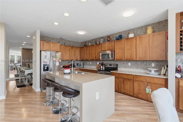 1016 NW 99th Passage 1016, Miami, FL 33172