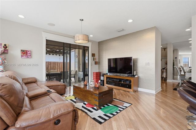 1016 NW 99th Passage 1016, Miami, FL 33172