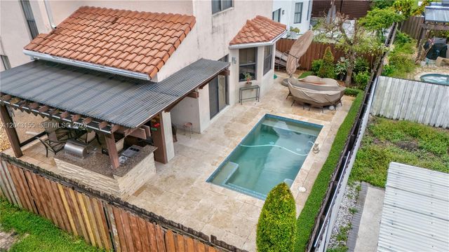 1016 NW 99th Passage 1016, Miami, FL 33172