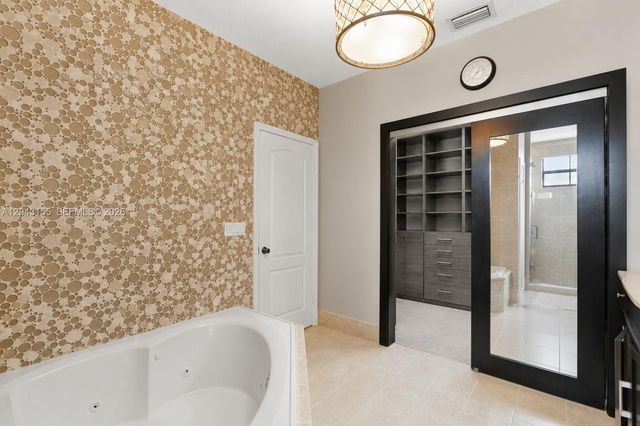 1016 NW 99th Passage 1016, Miami, FL 33172
