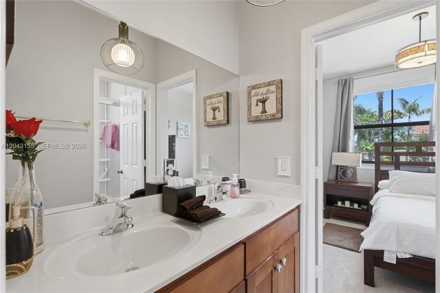 1016 NW 99th Passage 1016, Miami, FL 33172