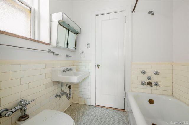 34-22 81 Street 42, Jackson Heights, NY 11372