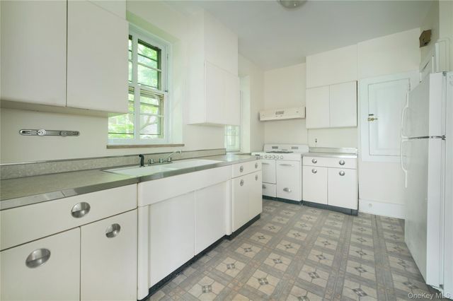 34-22 81 Street 42, Jackson Heights, NY 11372