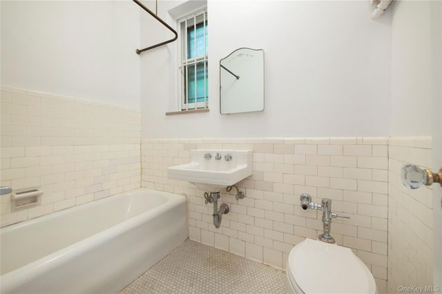 34-22 81 Street 42, Jackson Heights, NY 11372
