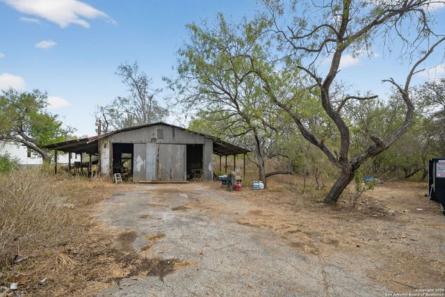 845 Campobella, Kingsbury, TX 78638