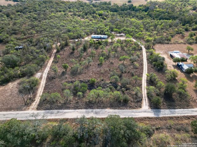 845 Campobella, Kingsbury, TX 78638