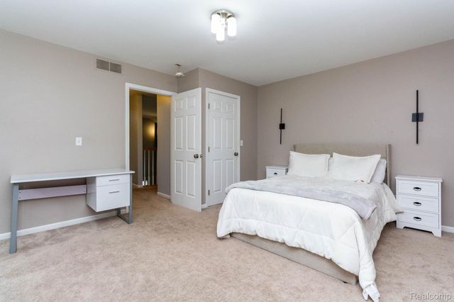6075 Davison Road, Burton, MI 48509