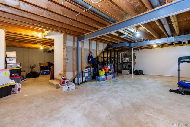 6075 Davison Road, Burton, MI 48509