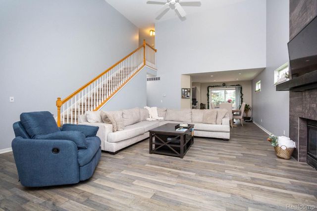 6075 Davison Road, Burton, MI 48509