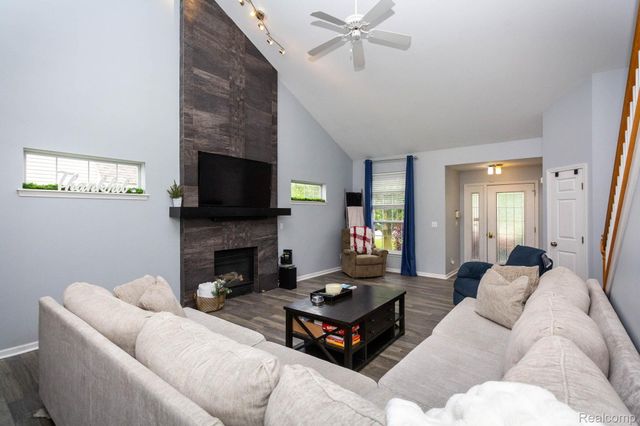 6075 Davison Road, Burton, MI 48509