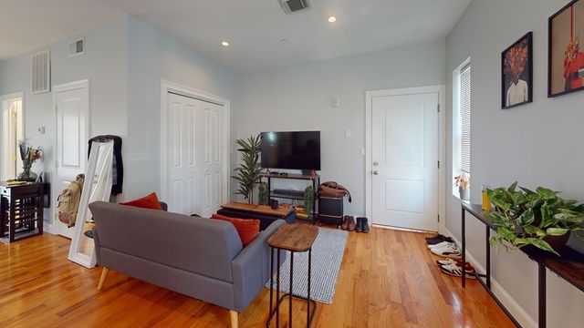 309R Sumner 2L, Boston, MA 02128