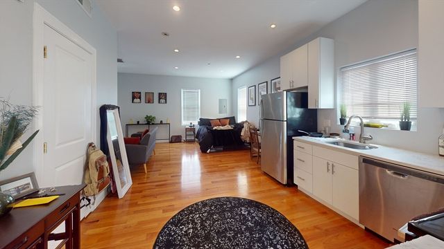 309R Sumner 2L, Boston, MA 02128