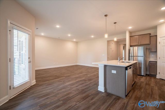 330 Creek Grove Avenue, New Market, AL 35761