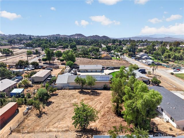 16116 Gardner, Riverside, CA 92504
