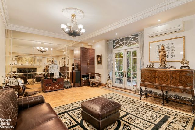 6 E 76th St Apt 1R, New York City, NY 10021