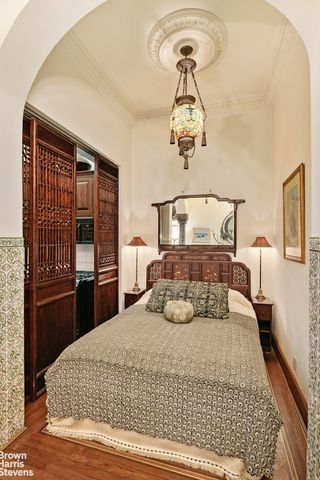 6 E 76th St Apt 1R, New York City, NY 10021