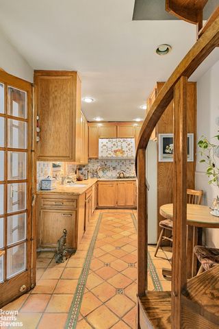 6 E 76th St Apt 1R, New York City, NY 10021