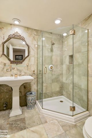 6 E 76th St Apt 1R, New York City, NY 10021