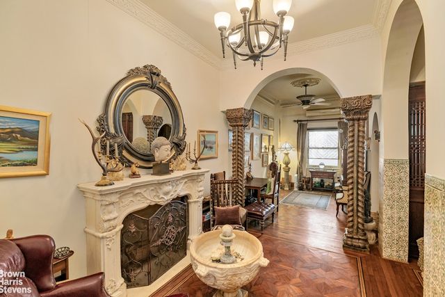 6 E 76th St Apt 1R, New York City, NY 10021