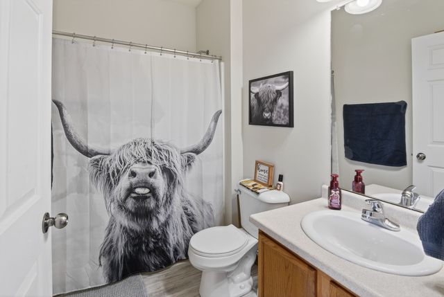 907 7th Avenue SE 16, Altoona, IA 50009