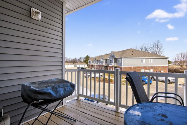 907 7th Avenue SE 16, Altoona, IA 50009