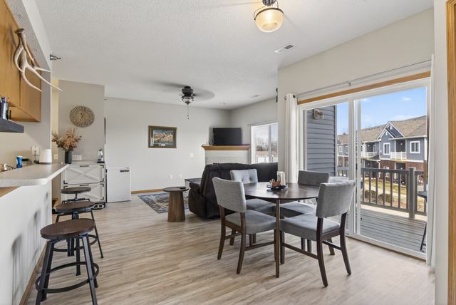 907 7th Avenue SE 16, Altoona, IA 50009