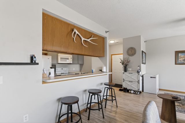 907 7th Avenue SE 16, Altoona, IA 50009