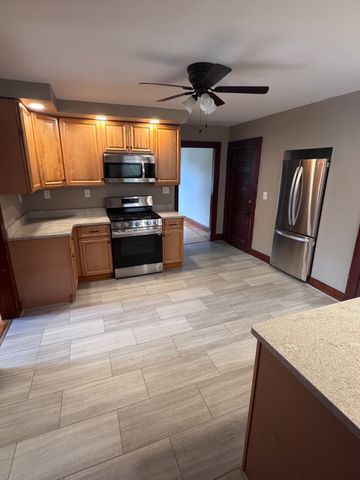 8 Harding St B, Grafton, MA 01560