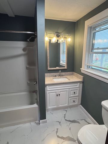 8 Harding St B, Grafton, MA 01560