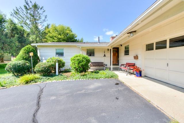 6 Burtenmar Circle, Paxton, MA 01612