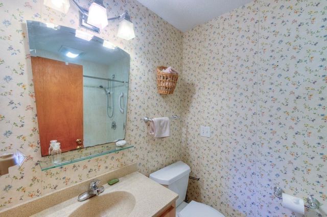 6 Burtenmar Circle, Paxton, MA 01612