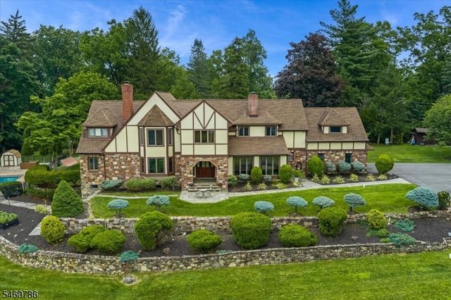 3 Manrodt Ct, Kinnelon Boro, NJ 07405