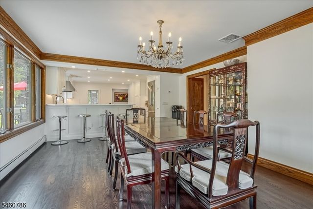 3 Manrodt Ct, Kinnelon Boro, NJ 07405