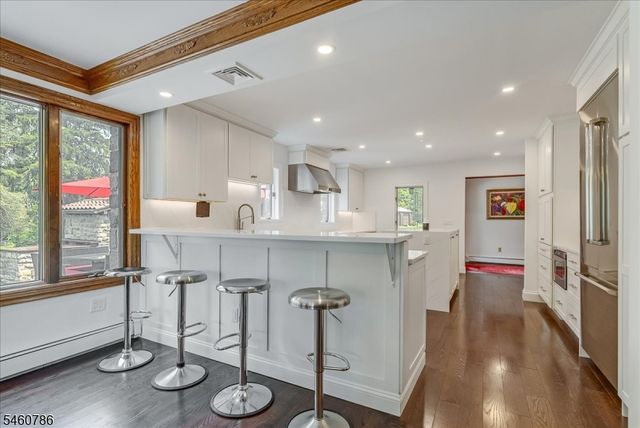 3 Manrodt Ct, Kinnelon Boro, NJ 07405