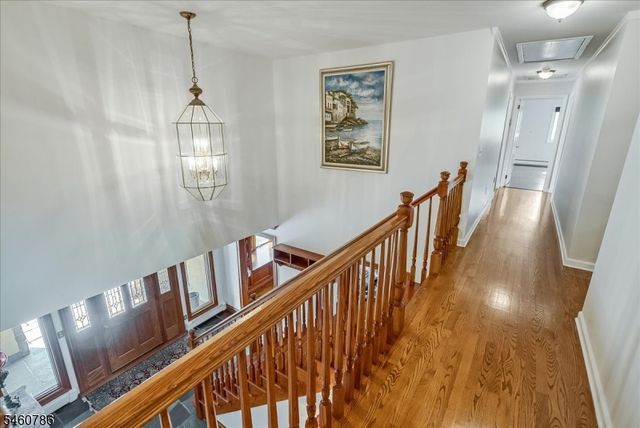 3 Manrodt Ct, Kinnelon Boro, NJ 07405