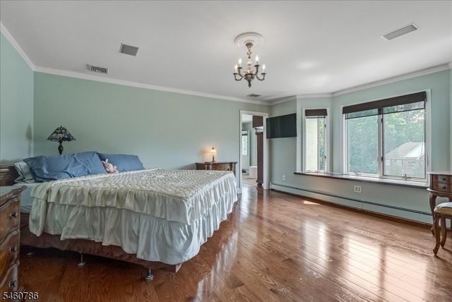 3 Manrodt Ct, Kinnelon Boro, NJ 07405