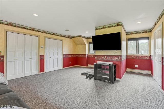 3 Manrodt Ct, Kinnelon Boro, NJ 07405