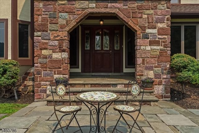 3 Manrodt Ct, Kinnelon Boro, NJ 07405