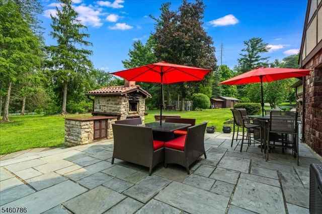 3 Manrodt Ct, Kinnelon Boro, NJ 07405