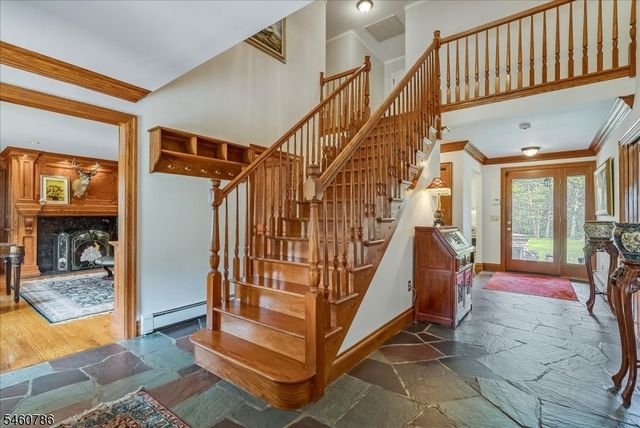 3 Manrodt Ct, Kinnelon Boro, NJ 07405