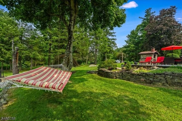 3 Manrodt Ct, Kinnelon Boro, NJ 07405