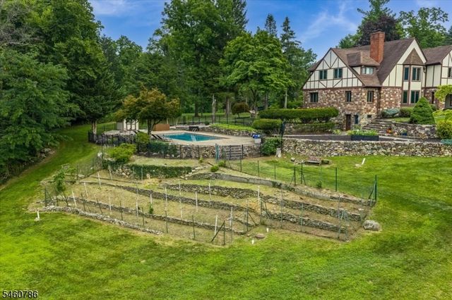 3 Manrodt Ct, Kinnelon Boro, NJ 07405