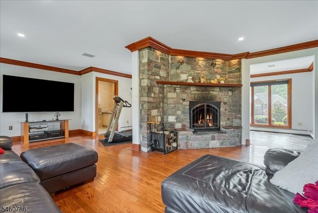 3 Manrodt Ct, Kinnelon Boro, NJ 07405