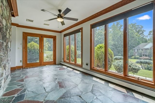3 Manrodt Ct, Kinnelon Boro, NJ 07405
