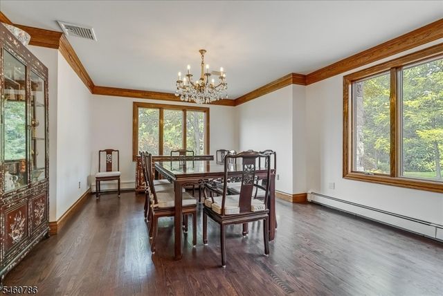 3 Manrodt Ct, Kinnelon Boro, NJ 07405