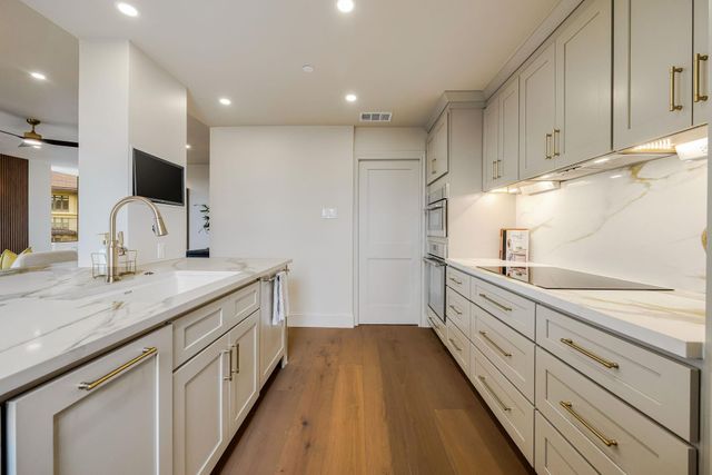 5555 Del Monte Drive 704, Houston, TX 77056