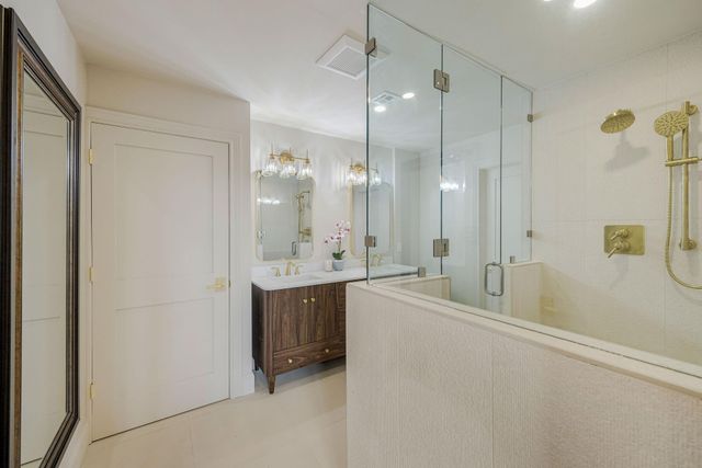 5555 Del Monte Drive 704, Houston, TX 77056