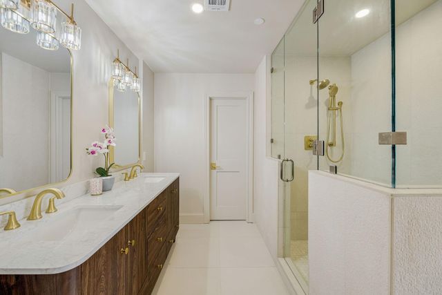 5555 Del Monte Drive 704, Houston, TX 77056