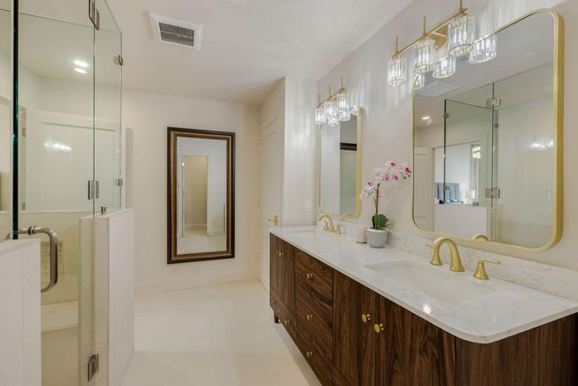 5555 Del Monte Drive 704, Houston, TX 77056