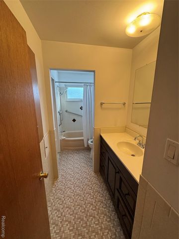 26278 Grobbel Avenue, Warren, MI 48091